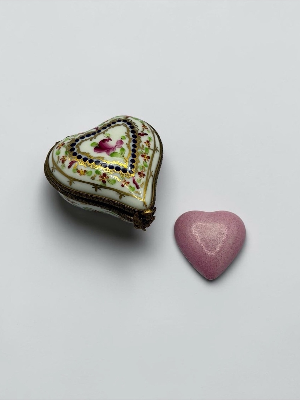 Limoges France Peint Main Floral Heart Trinket Box w/Pink Heart